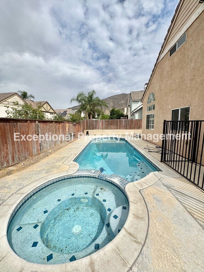 Building Photo - 16202 Trailwinds Dr