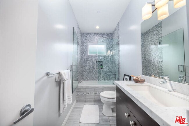 Building Photo - 8573 Appian Way