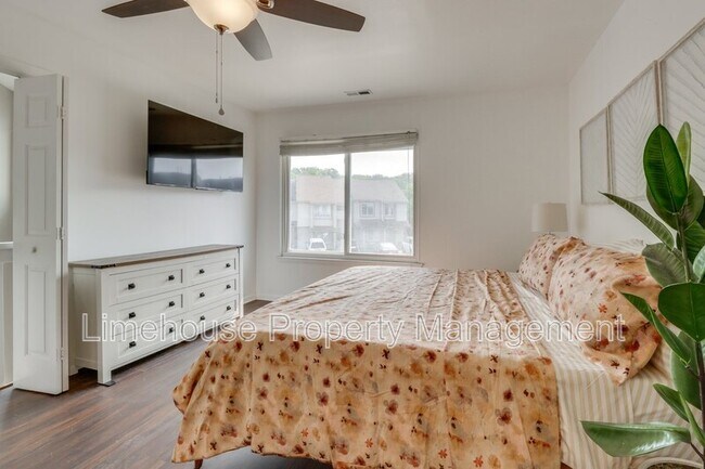 Building Photo - 749 Quesnel Dr