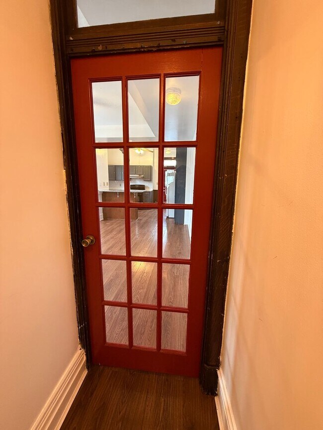 Building Photo - 1309 E Carson St