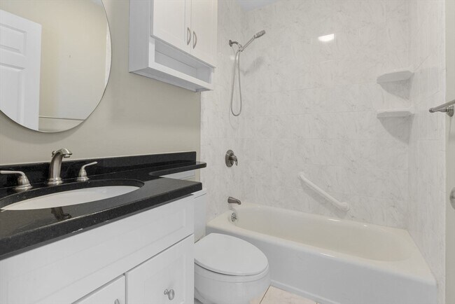 Building Photo - 17 Follen St