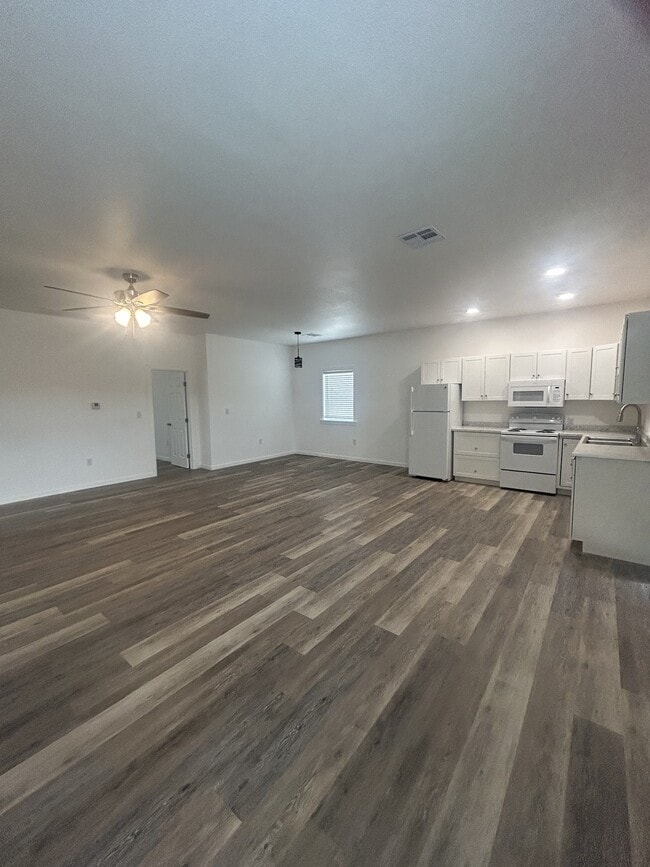 Building Photo - 2529 Cardinal Rd