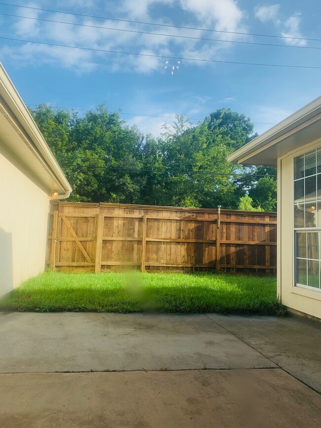 Private patio area that opens to a lush greenbelt. - 7921 Pecan Dr