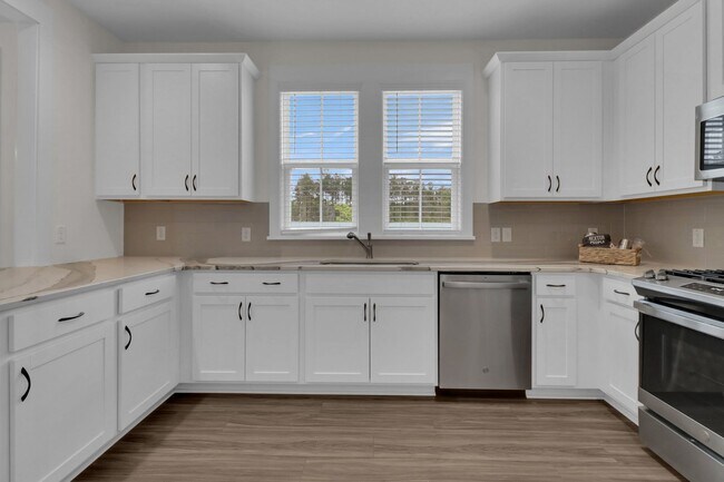 Building Photo - Stunning 3 Bed, 3.5 Bath End-Unit Townhome for Rent in Midtown Nexton —