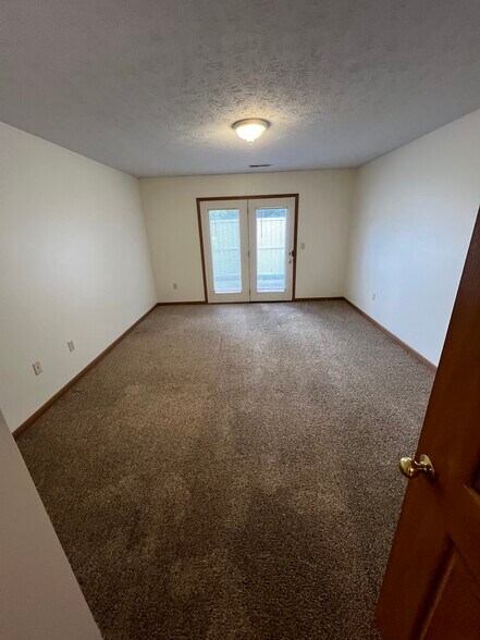 Building Photo - 1295 Chestnut Dr