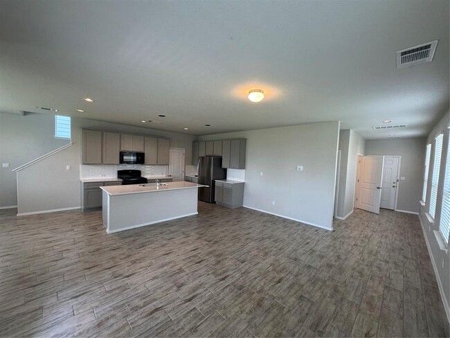 Building Photo - 390 Delta Crst