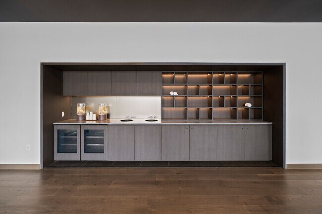 Building Photo - 215 SW 5th Ave