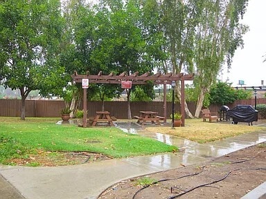 Building Photo - 550 Graves Ave