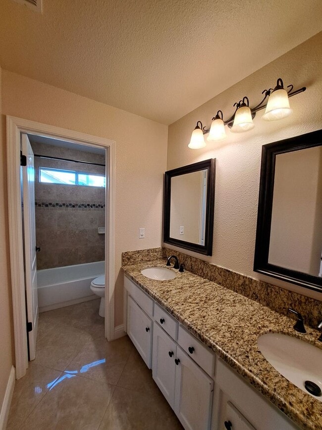 Building Photo - PRICE REDUCE TO $3450 & MOVE IN SPECIAL $450 OFF THE 1ST MONTH'S RENT – Spacious 5-Bedroom Fresno...