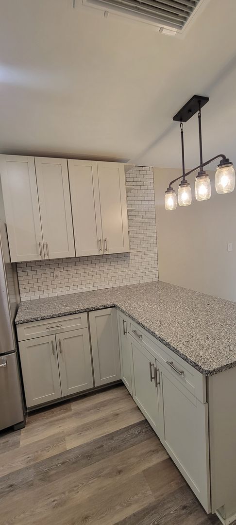 Building Photo - Charming 3/3 Condo