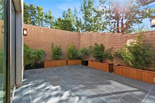 Building Photo - 112 Vigna