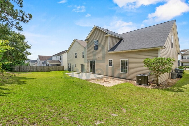 Building Photo - "Charming 3-Bedroom Retreat with 2.5 Baths...