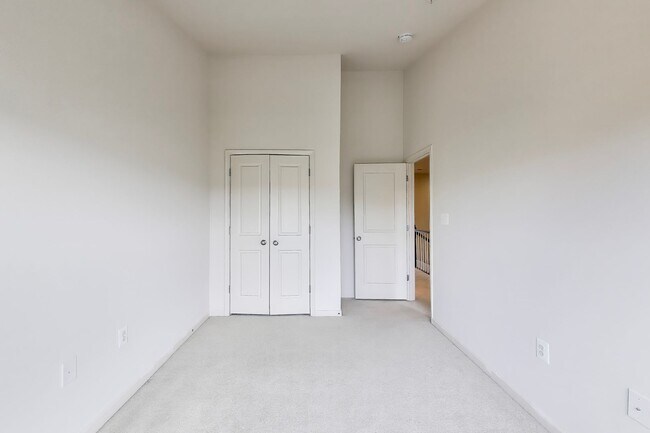 Building Photo - Beautiful Garage Townhouse in Poplar Run - Minutes to Glenmont METRO & I-200!