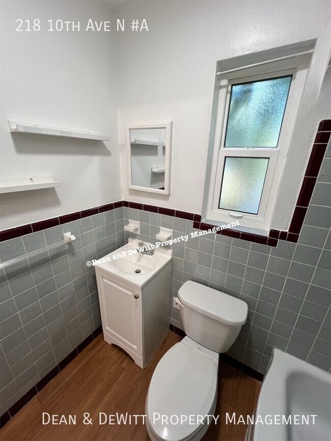 Building Photo - 218 10th Ave N