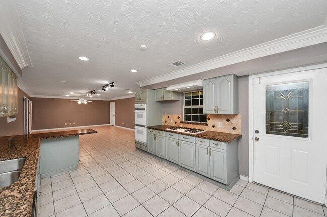 Building Photo - 4402 Ludwig Ln