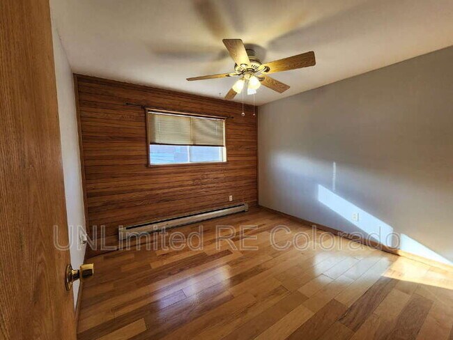 Building Photo - 230 S Brentwood St