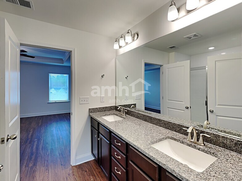Building Photo - 8112 Brookbend Dr