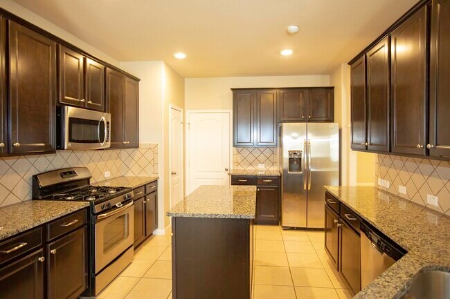 Building Photo - 7010 Stevenson Dr