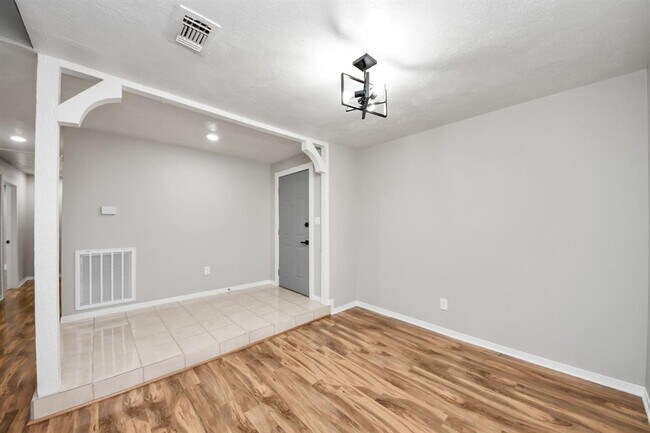 Building Photo - 14810 Scotter Dr