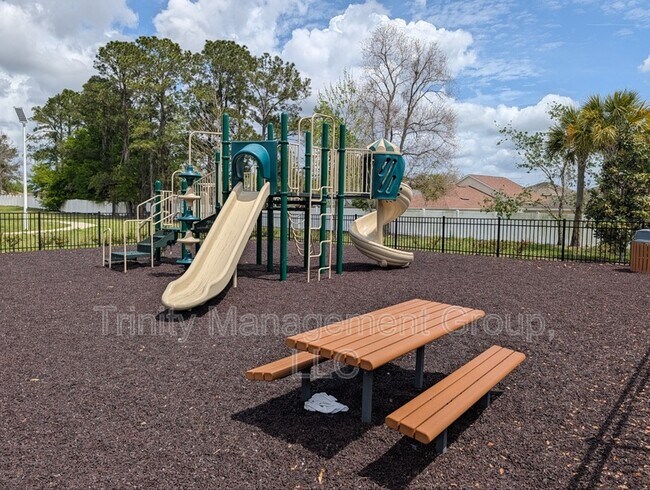 Building Photo - 367 Argyll Dr