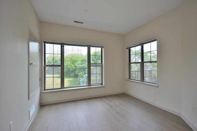 Building Photo - 1300 N Prospect Ave