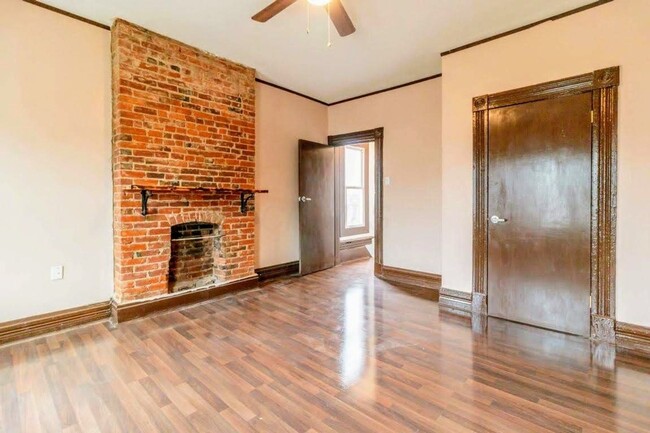 Building Photo - Beautifully Renovated Brick Home in East F...