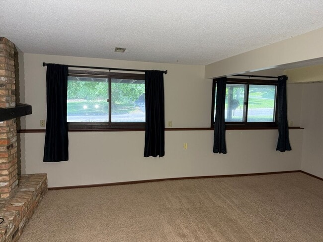 Building Photo - Awesome 3 bed unit