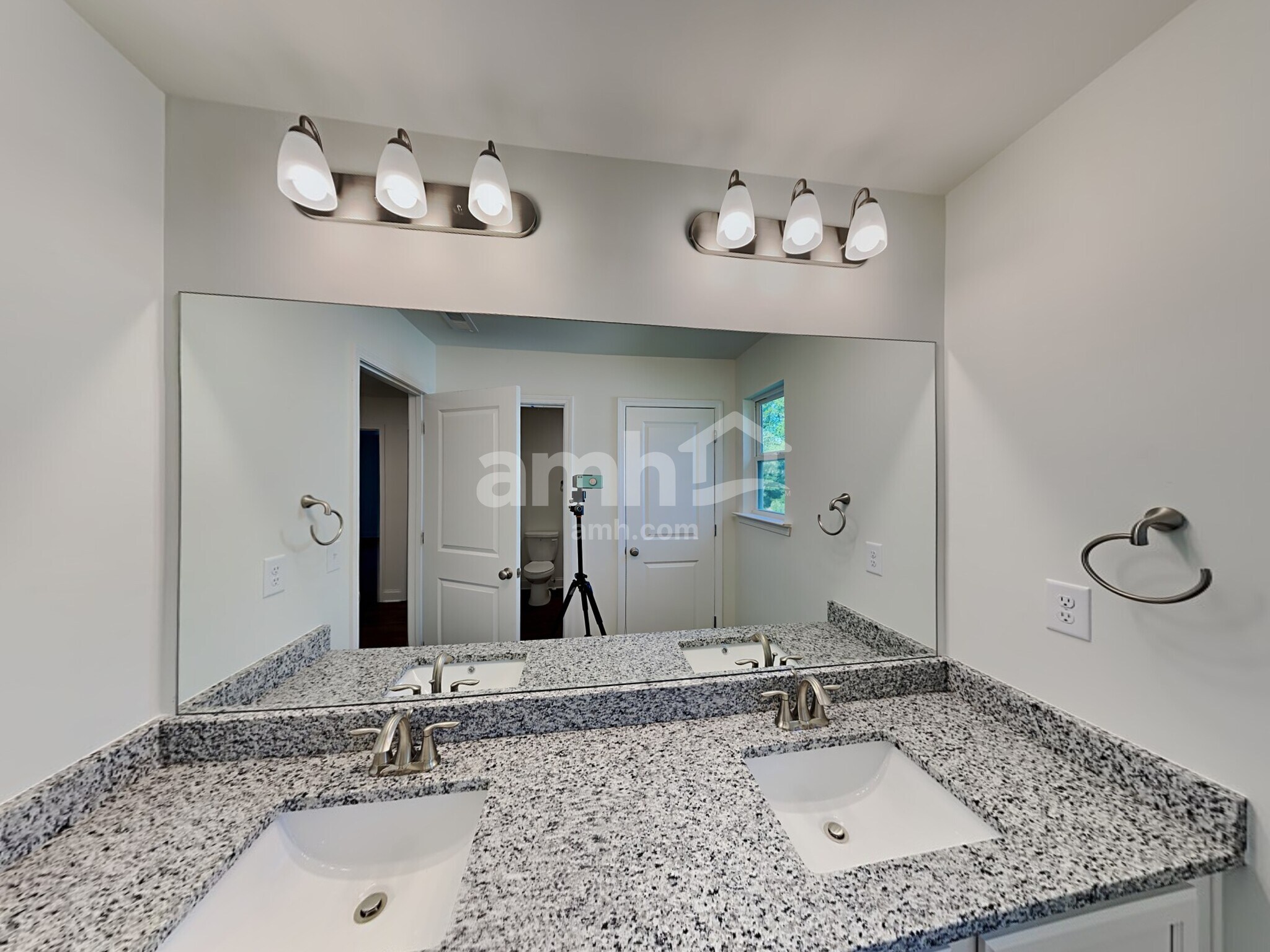 Building Photo - 5070 Hudson Vly Dr