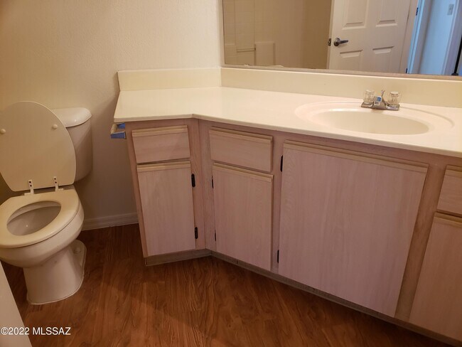 Building Photo - 5751 N Kolb Rd