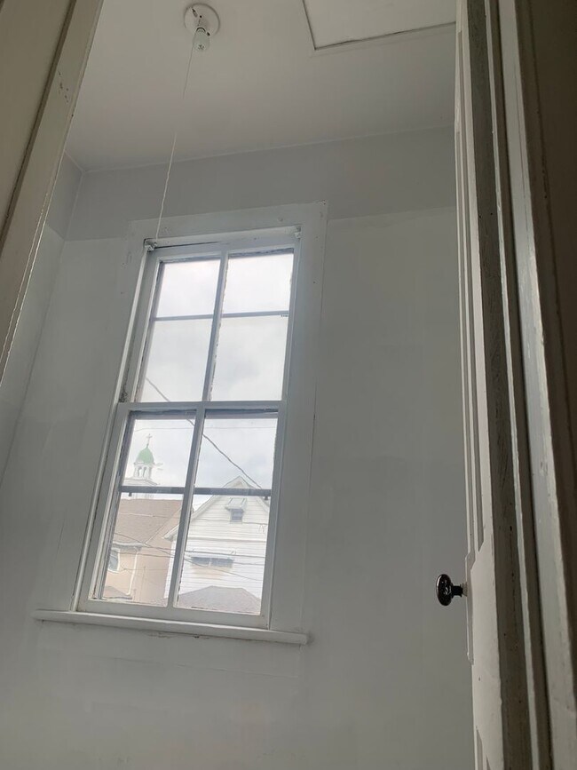 Building Photo - 511 E Elm St