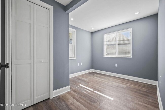 Building Photo - 143 Center Ave