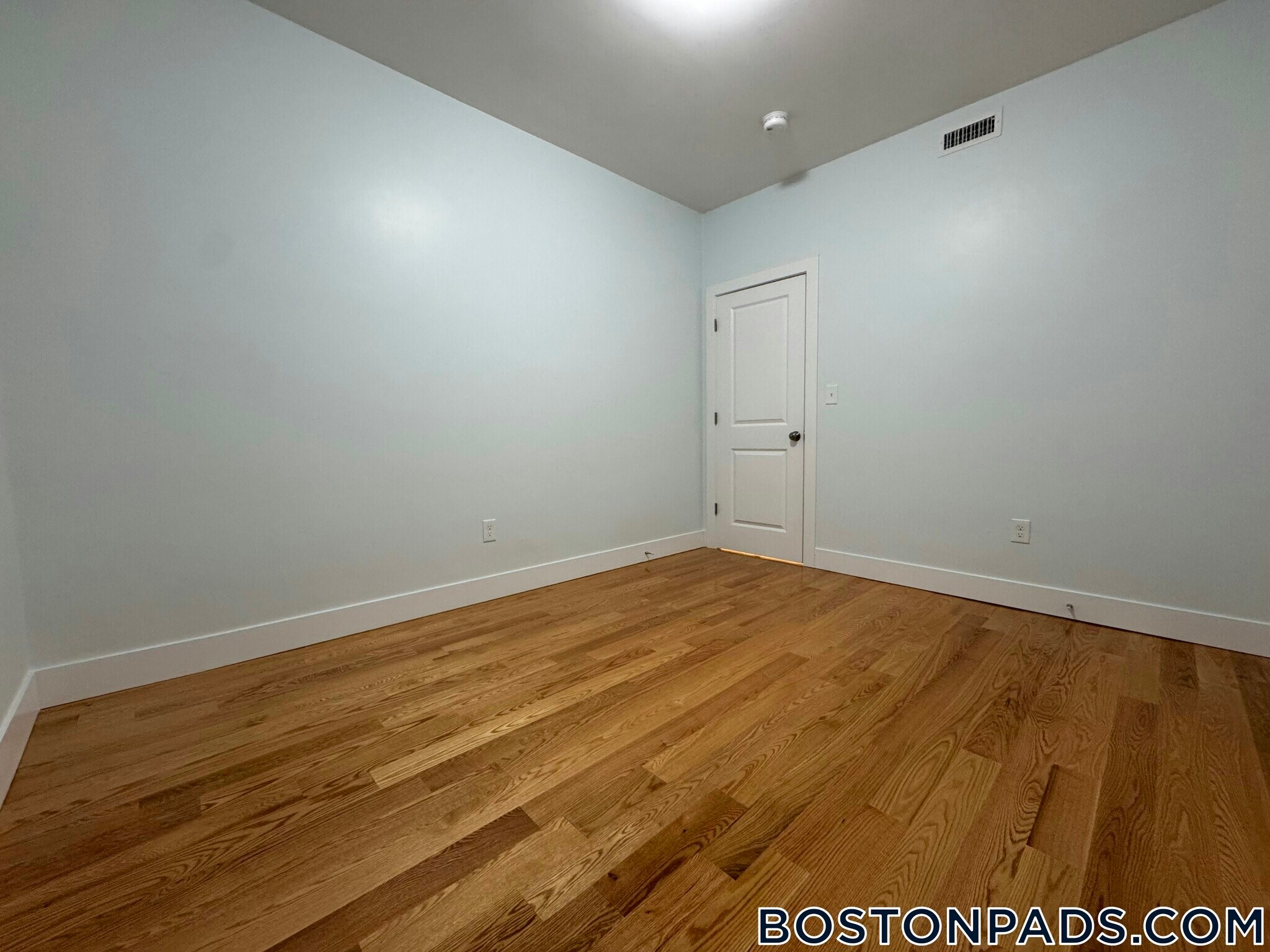 Building Photo - 7 Carson St