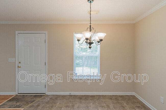 Building Photo - 3550 Cres Gardens Dr