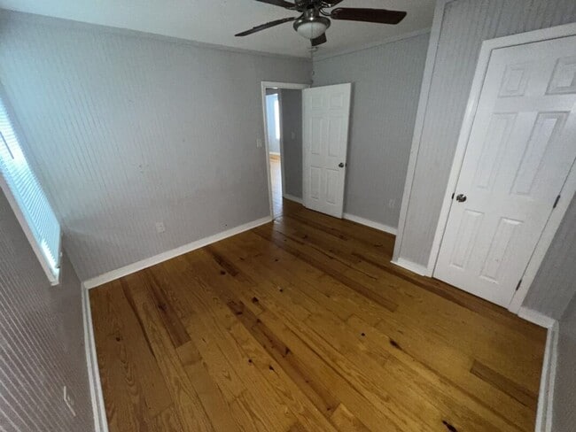 Building Photo - 3-Bedroom Home with Hardwood Floors & Open Living Space – Deposit Alternative Available!