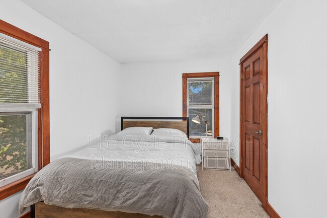 Building Photo - 1355 Bemis St SE