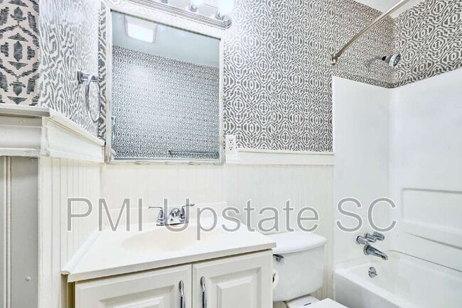 Building Photo - 28 Pine Grove Ln