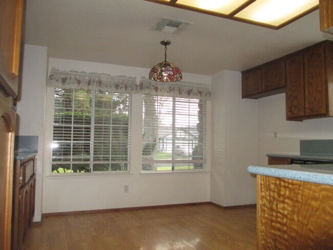 Building Photo - Woodcreek Oaks area home.