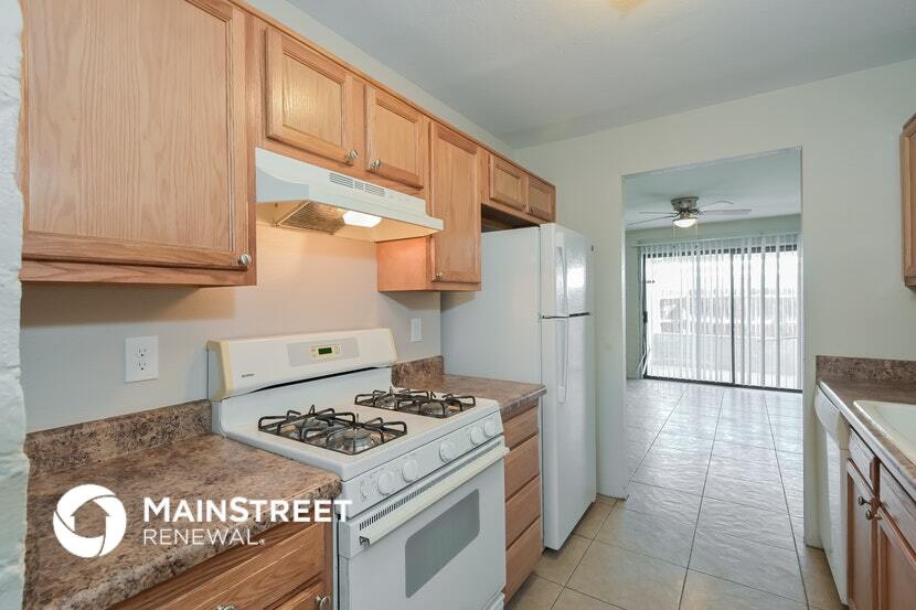 Building Photo - 1727 S Winstel Ave