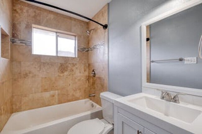 Building Photo - QUAIL CREEK WEST HOME