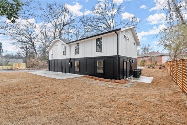 Building Photo - 1552 N Ellington St SE