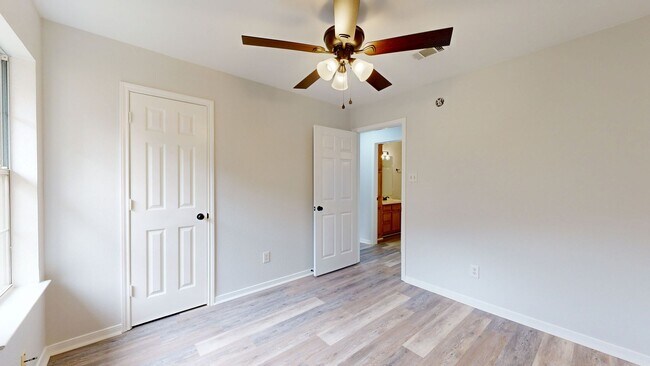 Building Photo - 1406 Van Zanten Ct
