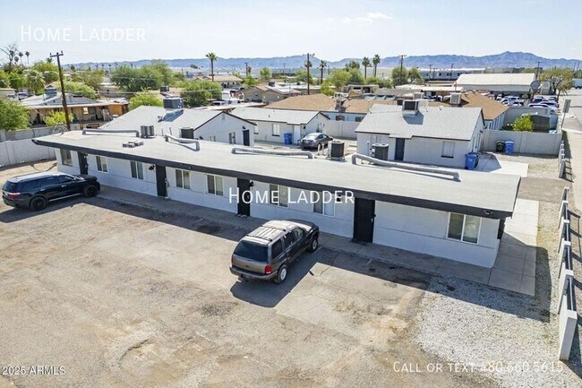 Building Photo - 927 S 35th Ave