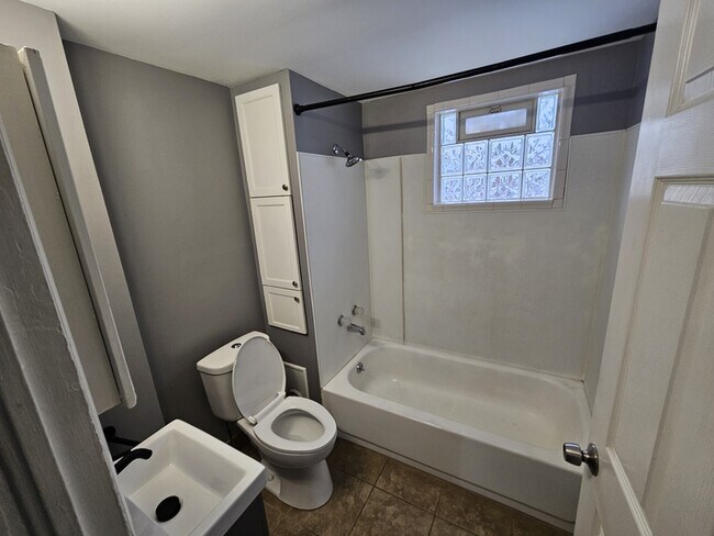 Building Photo - 17005 Grovewood Ave