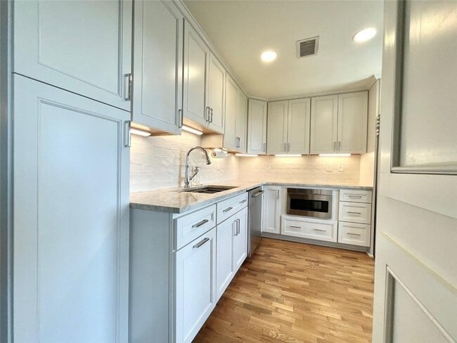 Building Photo - 195 14th St NE