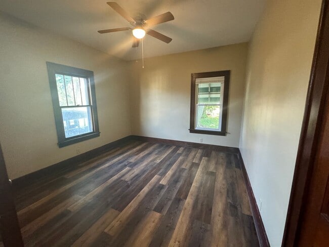 Building Photo - Updated 2 Bedroom Home in Moline | Fenced Yard | Central Air | Dishwasher