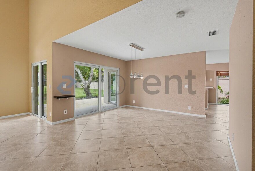 Building Photo - 10271 NW 10th Ct