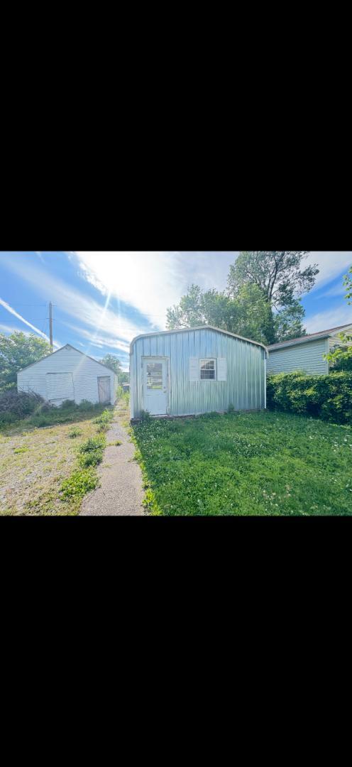 Building Photo - 1816 N Denby Ave