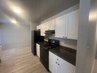 Building Photo - Room in Duplex on Beck St