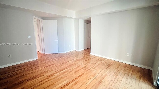 Building Photo - 1331 Brickell Bay Dr