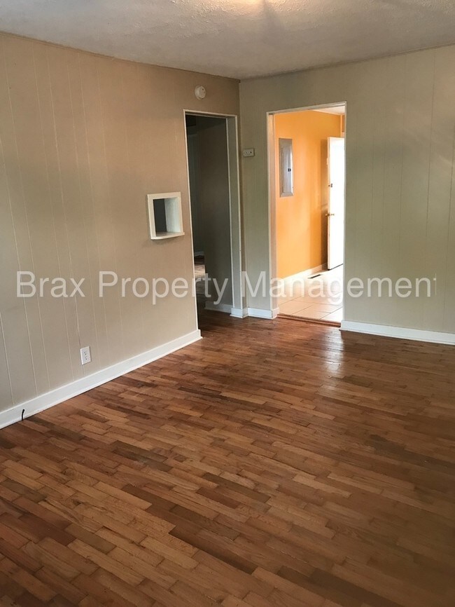 Cute Duplex Off of the Ozark Square 302 S 1st St Ozark MO 65721